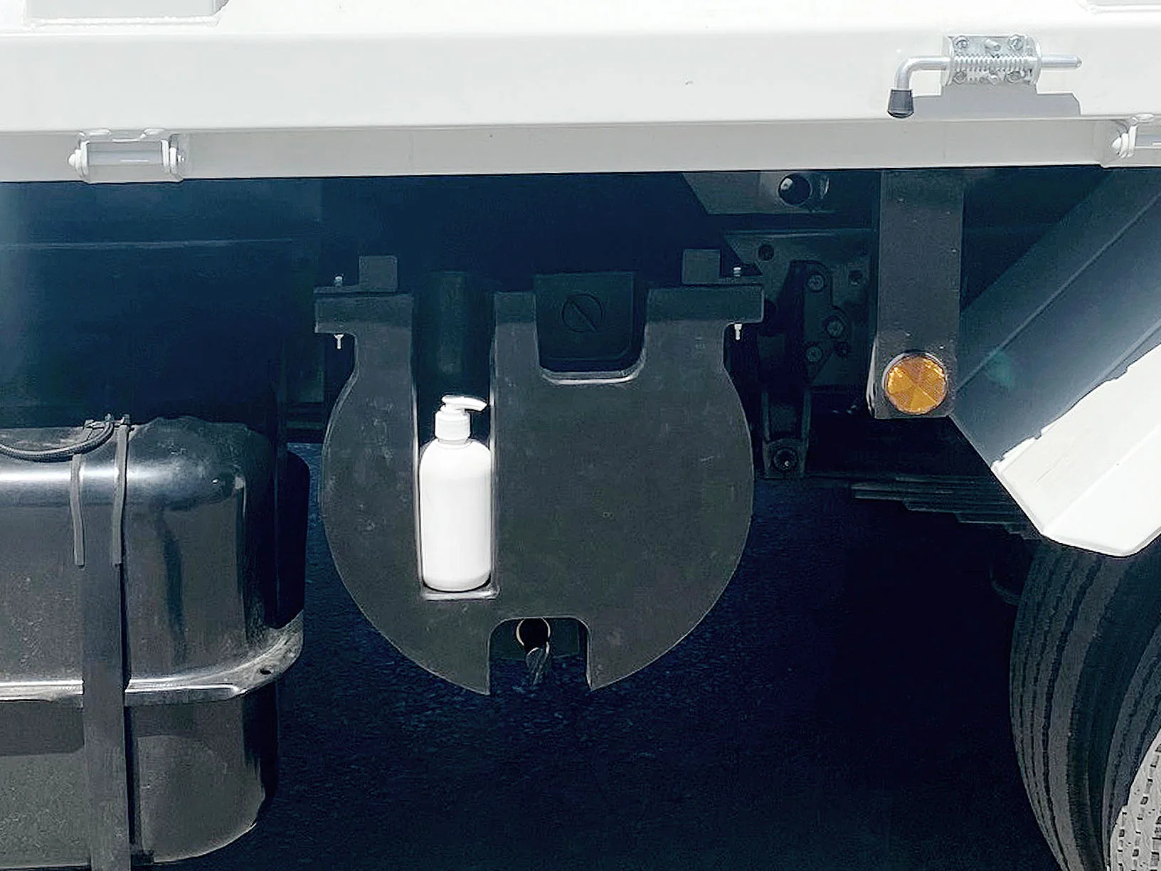 Plastic Water Tanks with Soap Dispensers